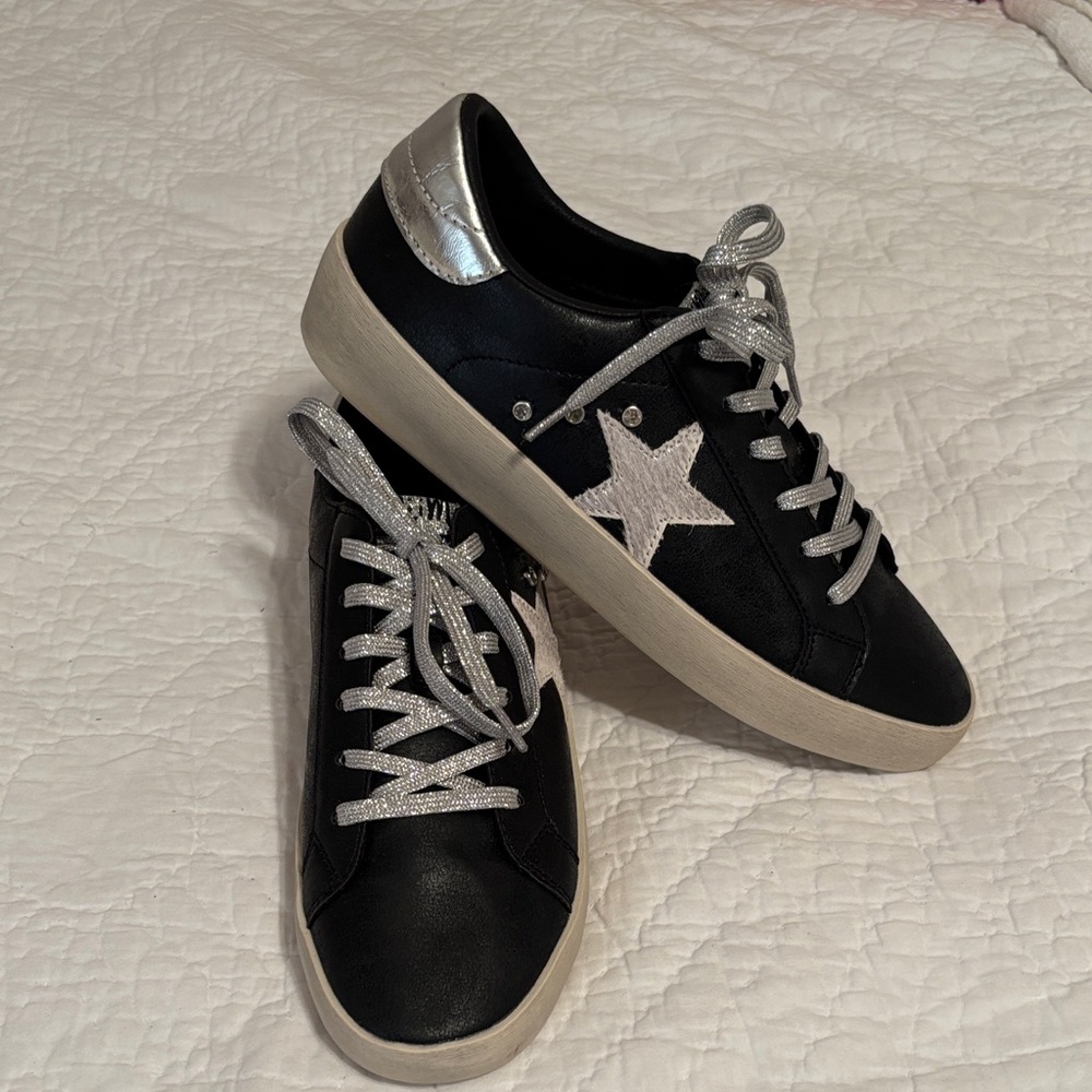 Mi.iM Black‎ and Silver Star Sneakers